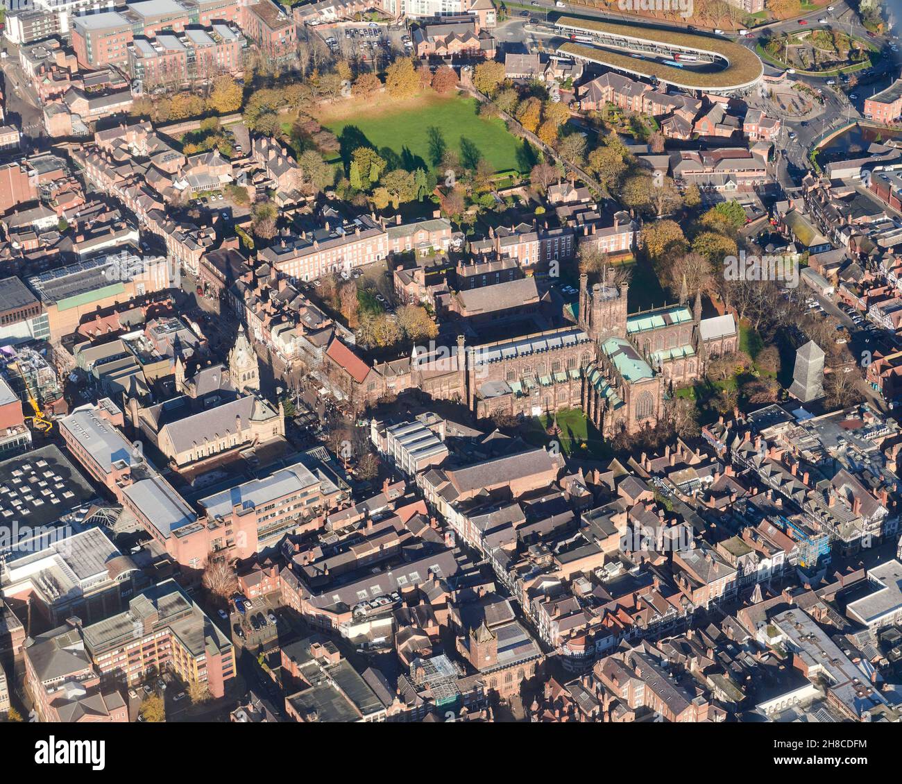 Stadtzentrum von Chester und Kathedrale aus der Luft, Nordwestengland, Großbritannien Stockfoto