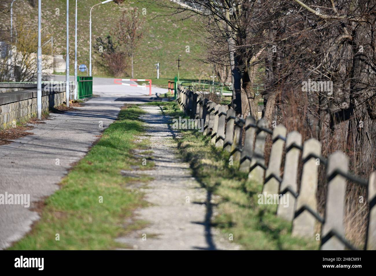 Ein Wanderweg ohne Menschen. Stockfoto