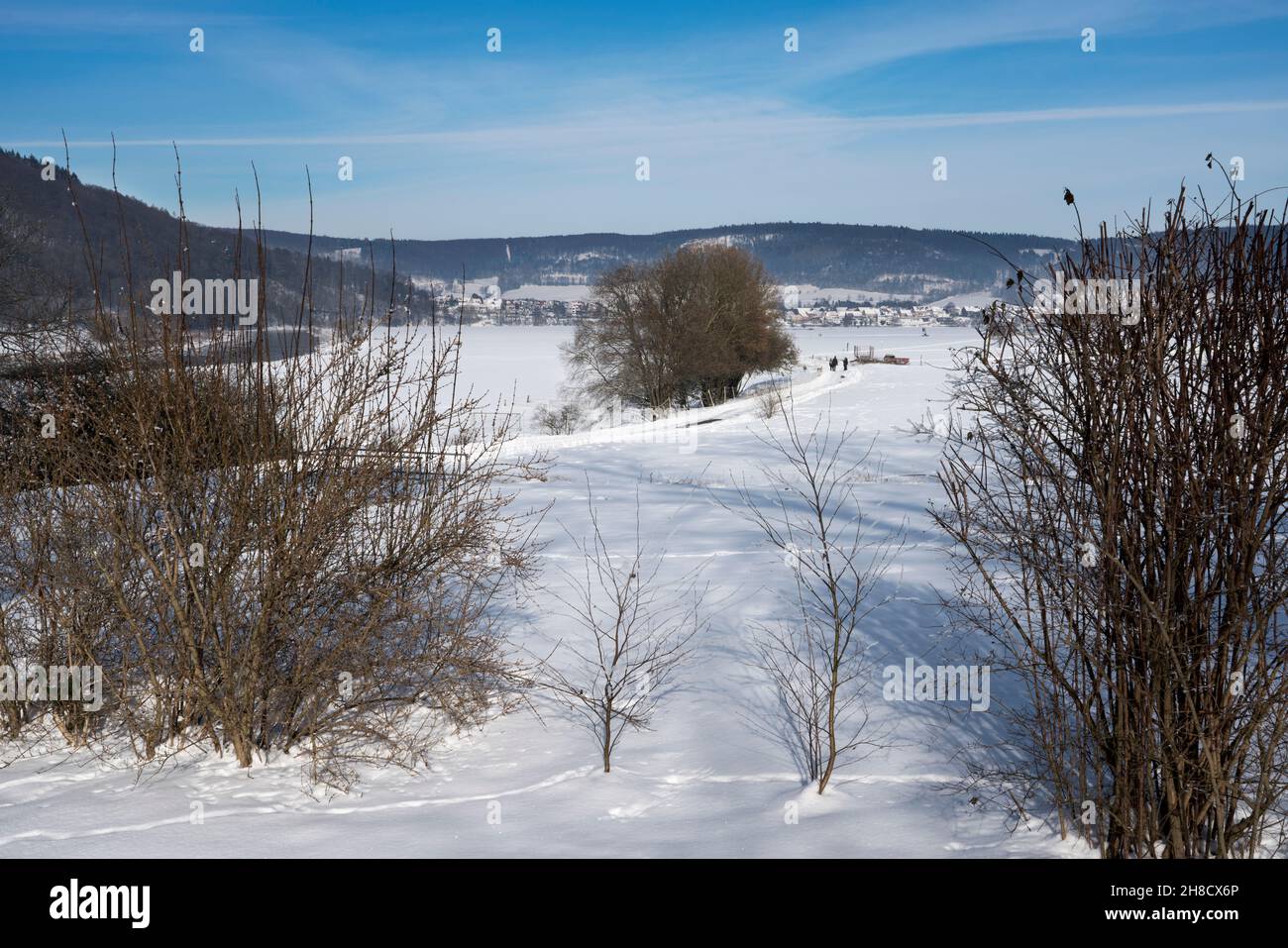 Landschaft bei Gewissenruh, Wesertal, Blick auf die Weser und Bodenfelde, Weserbergland, Deutschland Stockfoto