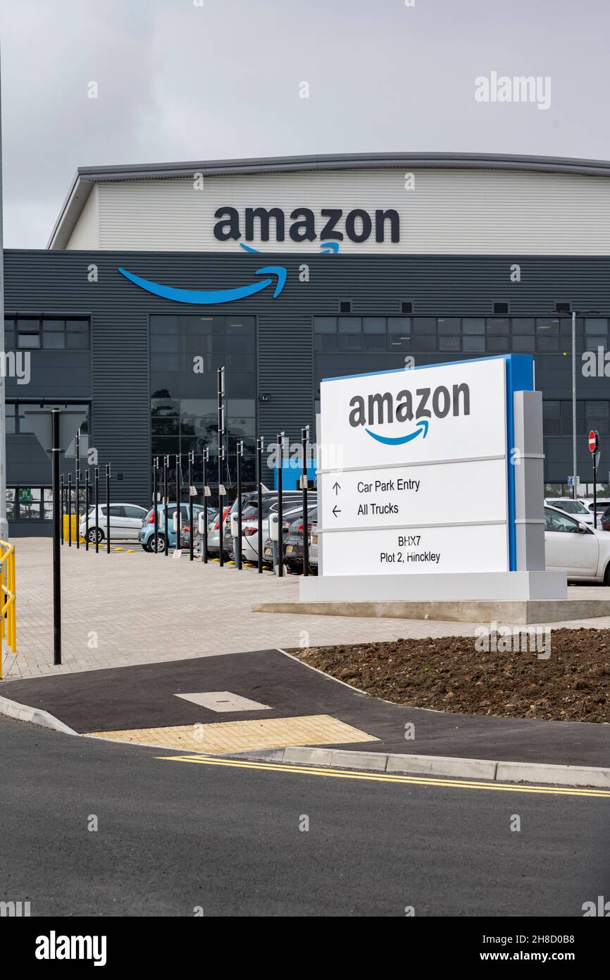 Vorderansicht des Amazon-Versandzentrums Depot BHX7 in Burbage, Hinckley, Leicestershire. VEREINIGTES KÖNIGREICH. Stockfoto