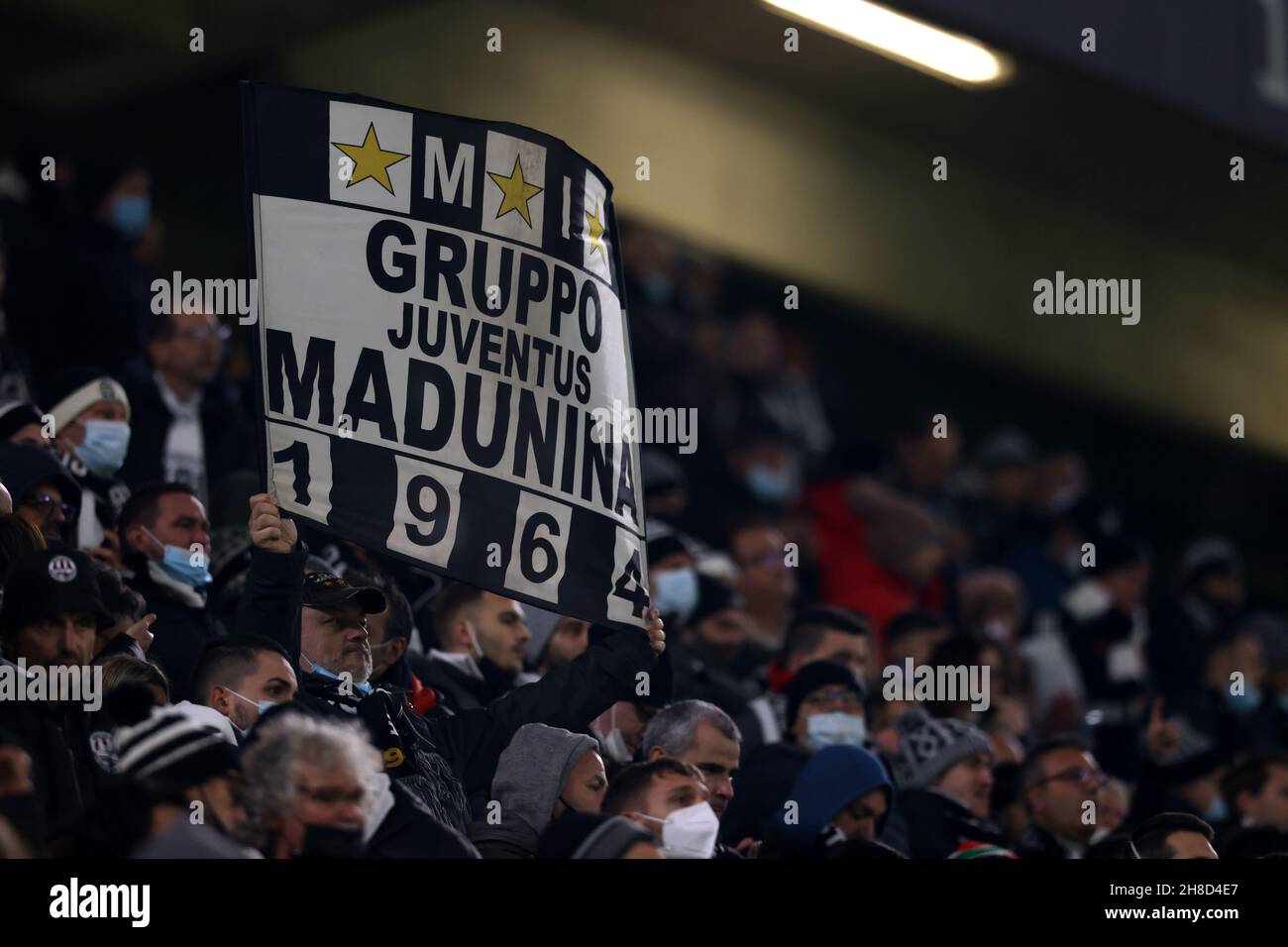 Turin, Italien, 27th. November 2021. Juventus-Fans halten während des Spiels der Serie A im Allianz Stadium in Turin Banner hoch. Bildnachweis sollte lauten: Jonathan Moscrop / Sportimage Stockfoto