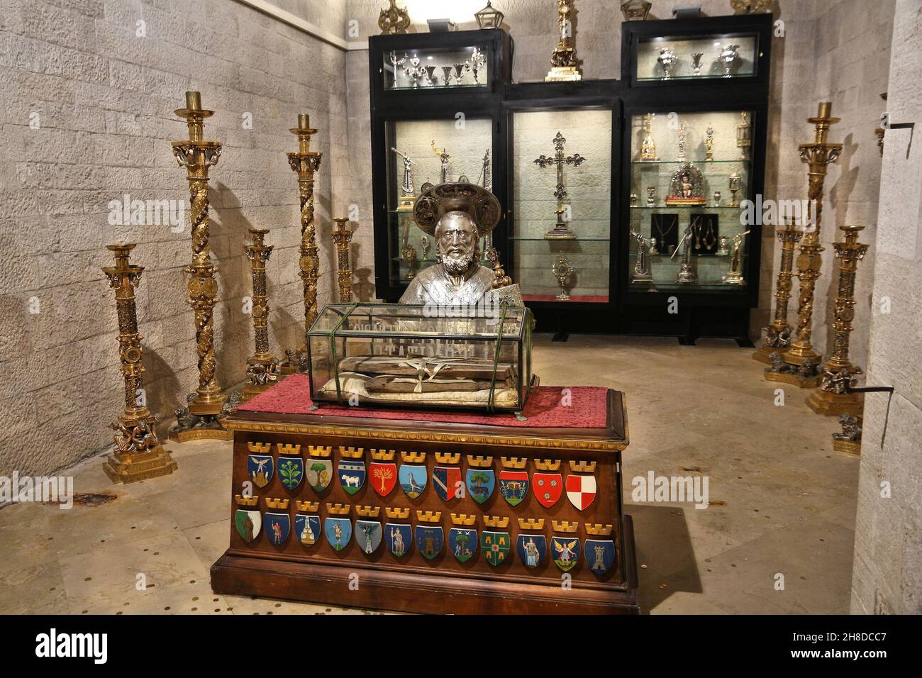 BARI, ITALIEN - 28. MAI 2017: Kapelle der Reliquien in der Basilika des Heiligen Nikolaus in Bari. Die Kirche ist bekannt für seine Sammlung von Reliquien, includ Stockfoto