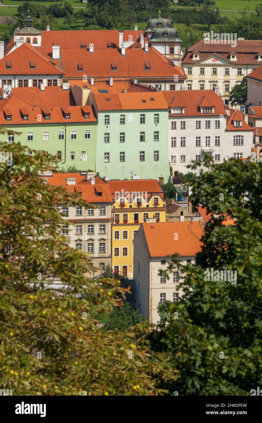 Farbenfrohe Gebäude im historischen Prager Stadtteil Malá Strana Stockfoto