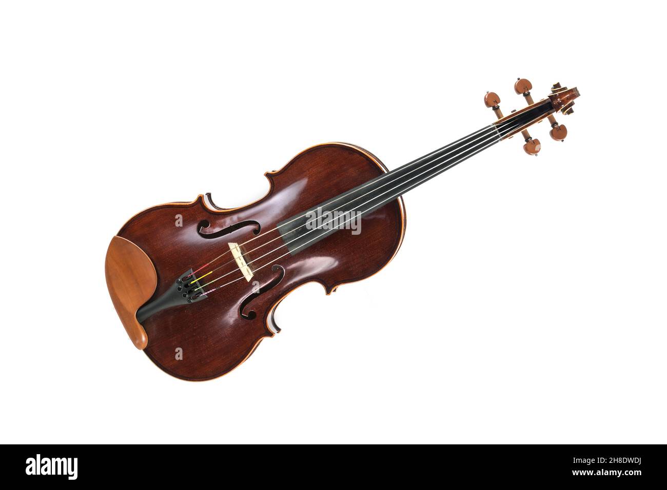 Viola, ein Streichinstrument aus der Familie der Gambe, das in Streichquartett, Kammermusik und Sinfonieorchester verwendet wird, isoliert auf einem weißen Backgroun Stockfoto