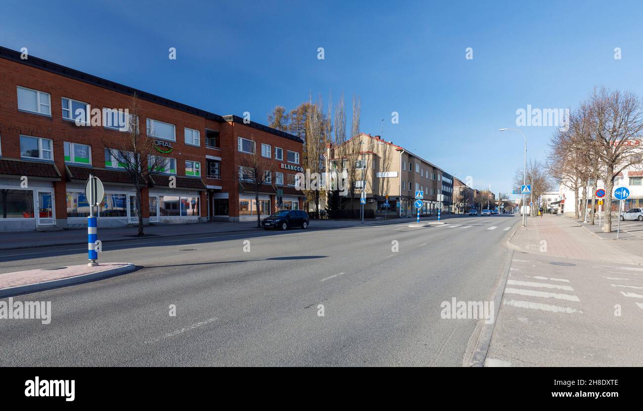 Leere Straße ( Keskuskatu ) im Sommer in Pieksämäki Finnland Stockfoto