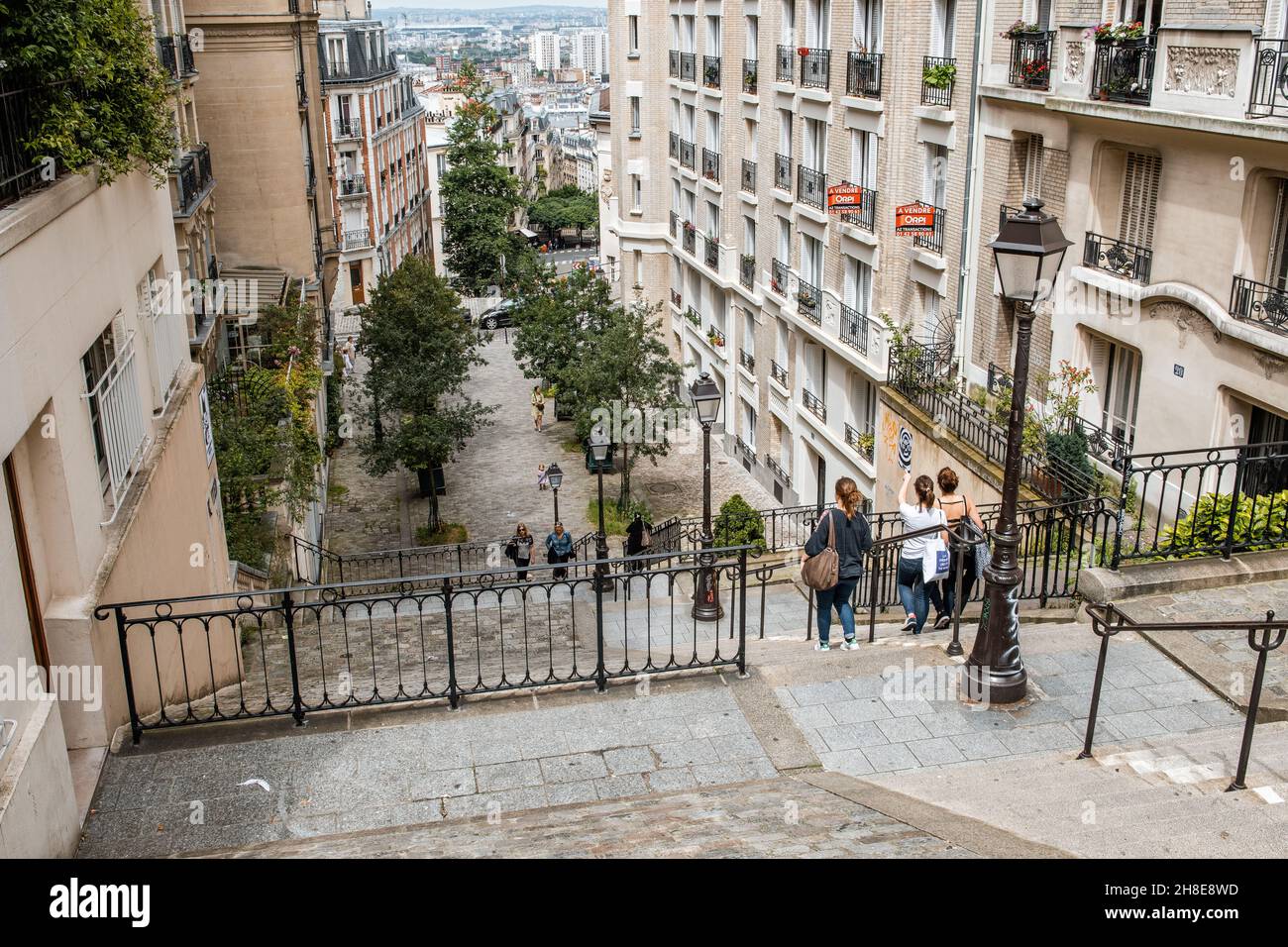 Treppen und Laternenpfosten von Montmartre, Paris, Frankreich Stockfoto