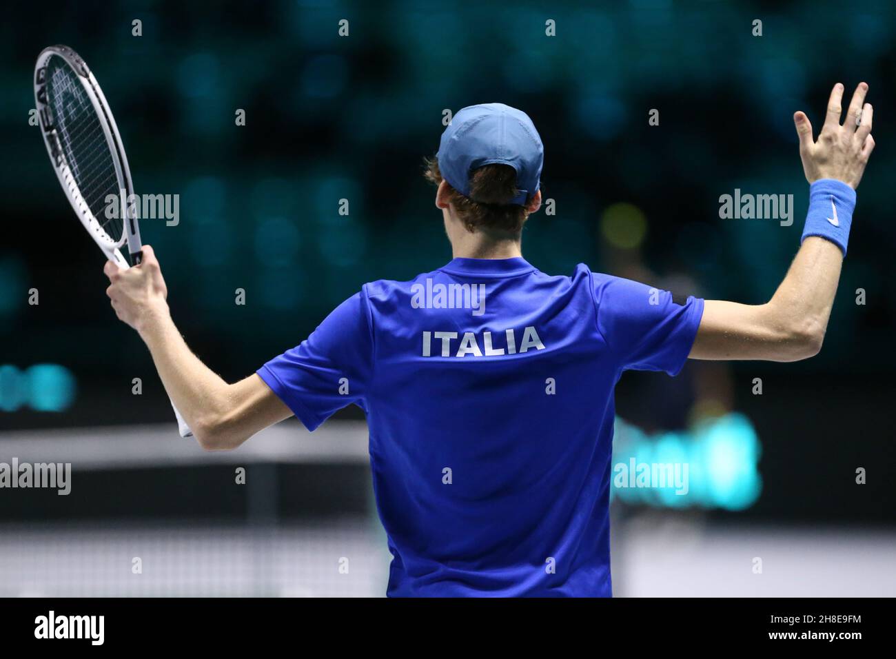 Jannik Sinnerin aus Italien feiert im Spiel gegen Marin Cilic aus Kroatien während des Davis Cup Viertelfinalmatches zwischen Italien und Kroatien am 29. November 2021 im Pala Alpitour in Turin, Italien . Stockfoto
