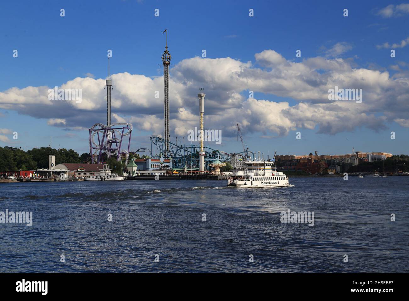 STOCKHOLM, SCHWEDEN - 27. JUNI 2016: Dies ist eine allgemeine Ansicht des Vergnügungsparks Grona Lund auf der Insel Djurgorden. Stockfoto STOCKHOLM, SCHWEDEN - 27. JUNI 2016: Dies ist eine allgemeine Ansicht des Vergnügungsparks Grona Lund auf der Insel Djurgorden. Stockfoto
