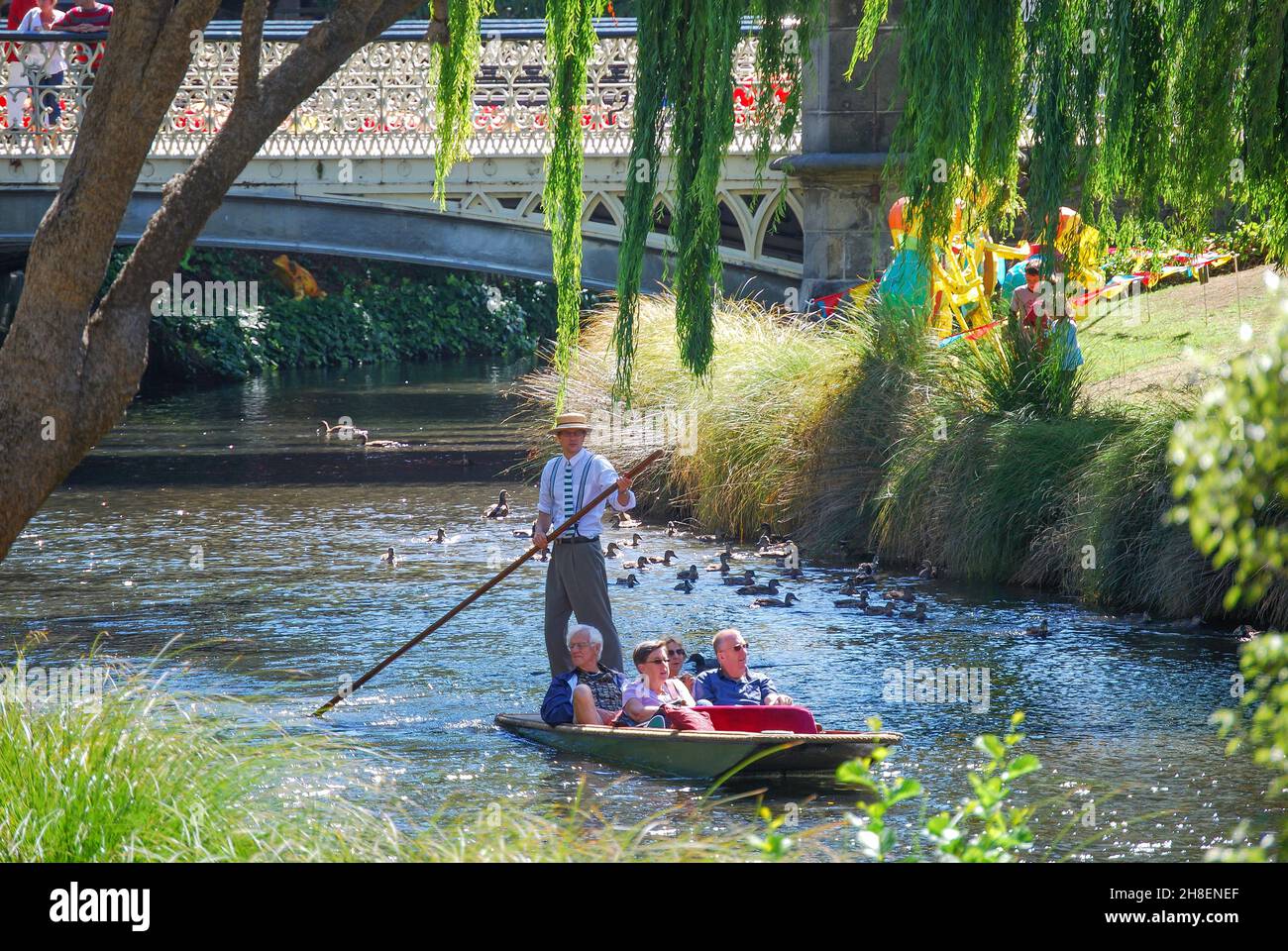 Punting on River Avon, Victoria Park, Christchurch, Canterbury Region, South Island, Neuseeland Stockfoto