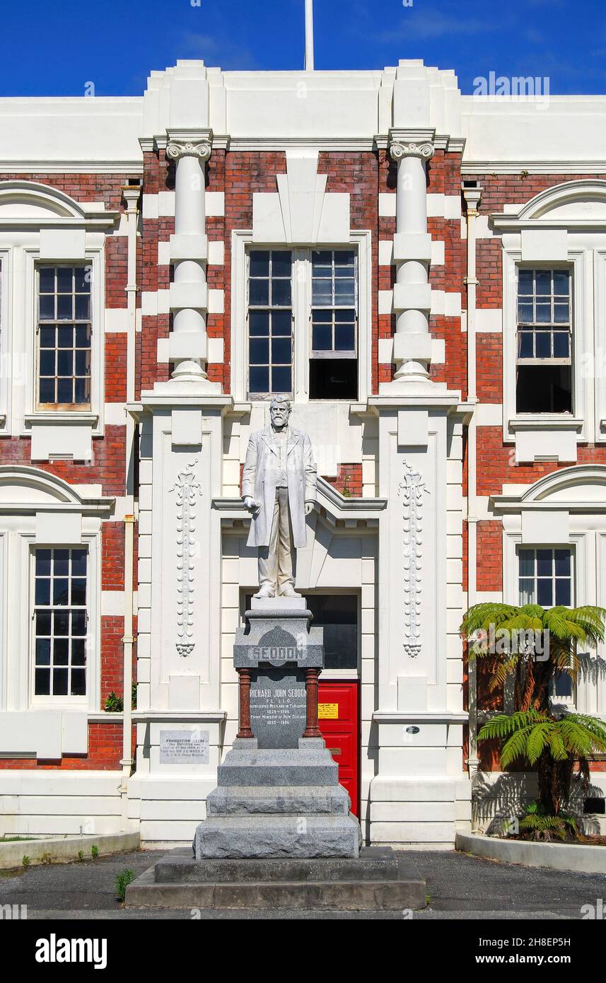 Der ehemalige Premierminister Richard John seddon House und Statue, Weld Street, Hokitika, Westland District, West Coast, South Island, Neuseeland Stockfoto