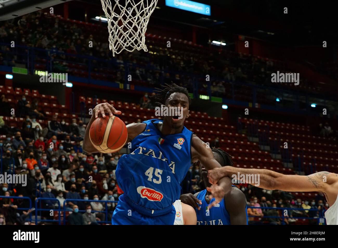 Mediolanum Forum, Mailand, Italien, 29. November 2021, Nicola Akele (Italien) während der FIBA World Cup 2023 Qualifiers - Italien gegen Niederlande - Internationale Basketballmannschaften Stockfoto