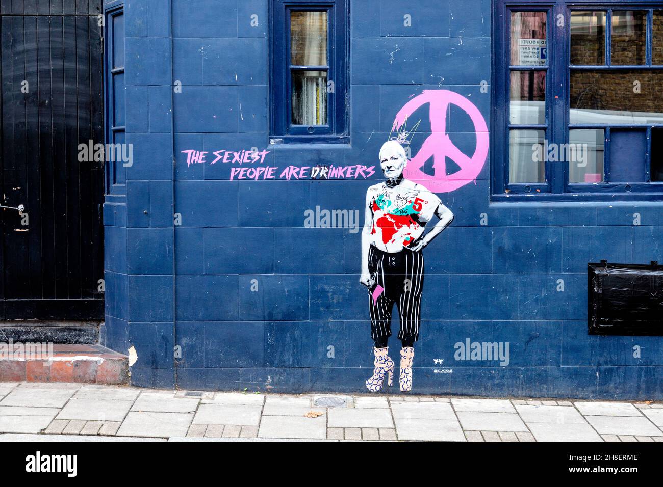 Wandgemälde der Modedesignerin Vivienne Westwood von Pegasus in der Nähe von Cambridge Heath, London, Großbritannien Stockfoto