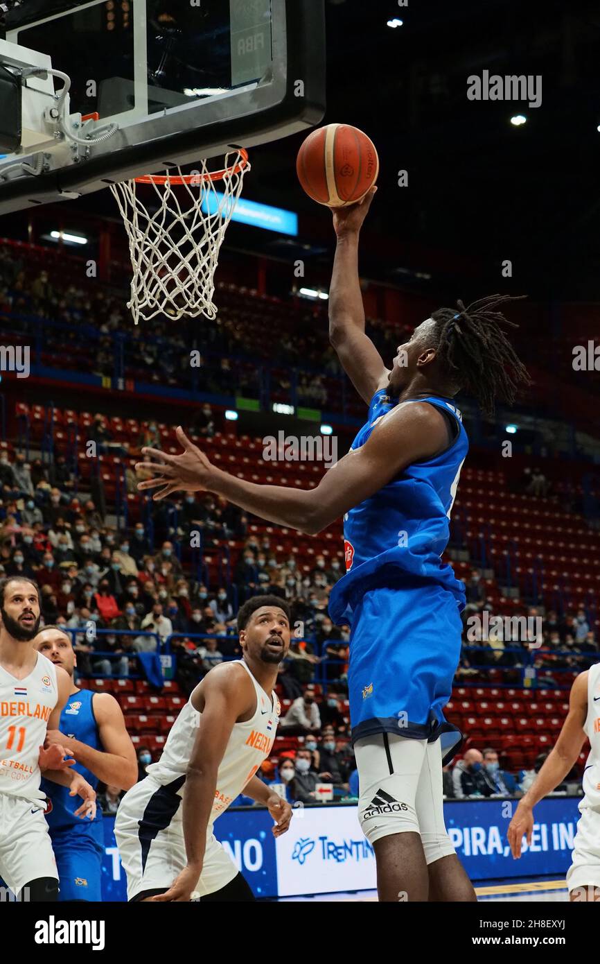 Mailand, Italien. 29th. November 2021. Nicola Akele (Italien) während der Qualifikationsspiele der FIBA World Cup 2023 - Italien gegen Niederlande, Internationale Basketballteams in Mailand, Italien, November 29 2021 Quelle: Independent Photo Agency/Alamy Live News Stockfoto