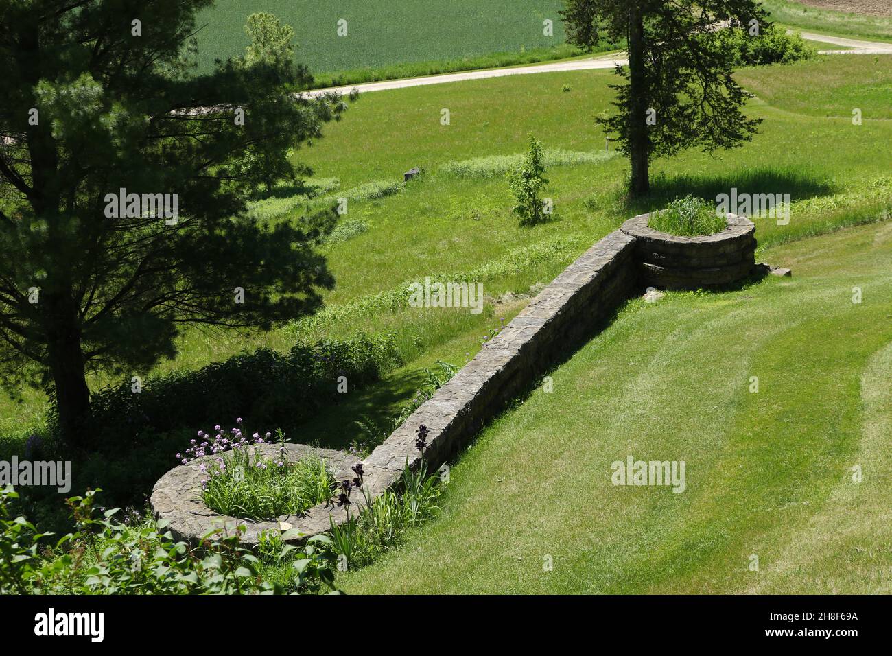Taliesin Haus außen. Garteneinrichtung. Architektur und Dekor von Frank Lloyd Wright. Frank Lloyd Wright Foundation. Taliesin Preservation LLC. Stockfoto