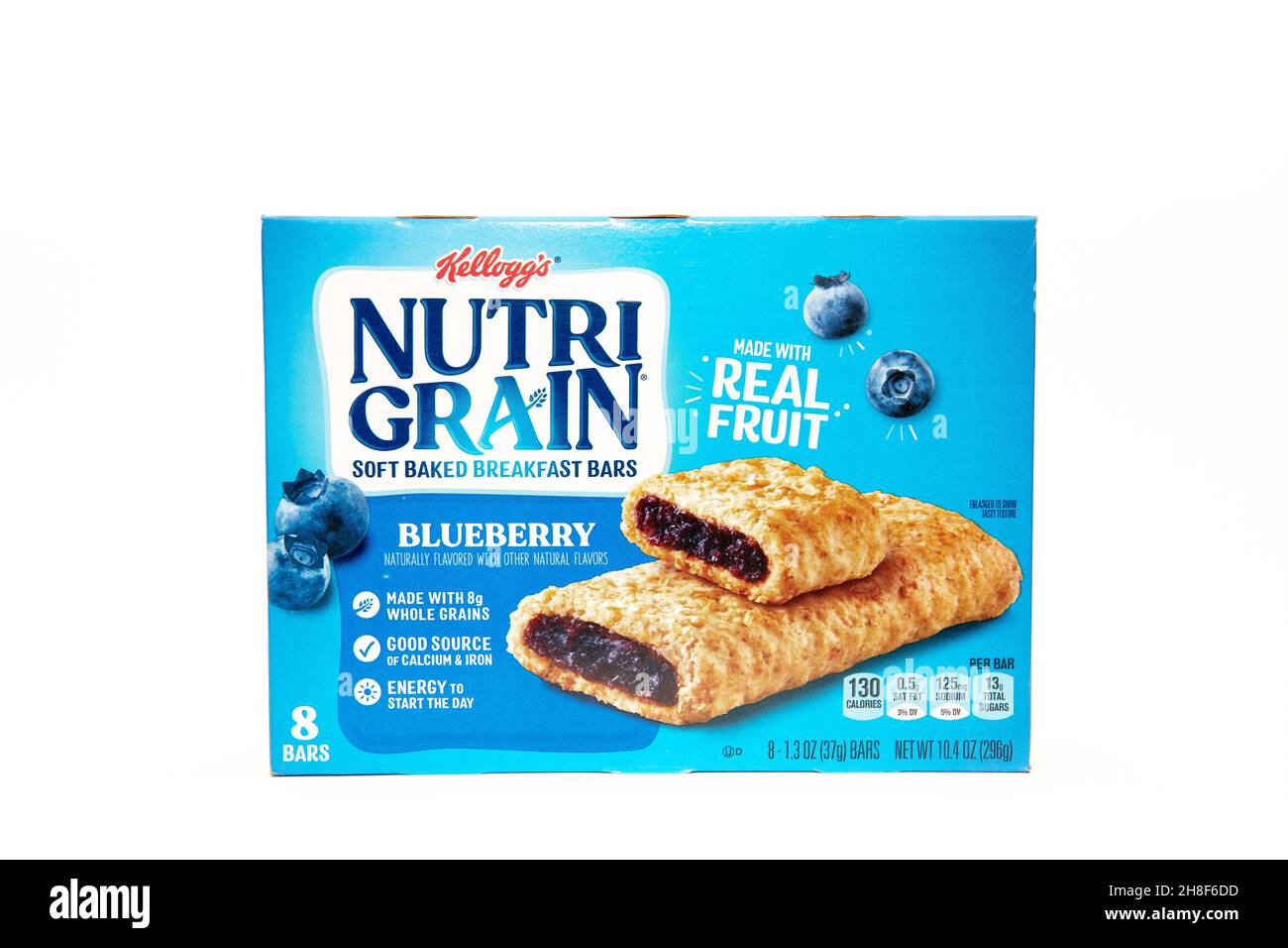 Eine Schachtel mit 8 Kellogg's Nutri Grain Blueberry weich gebackenen Frühstücksriegeln mit echtem Obst und Vollkornprodukten Stockfoto