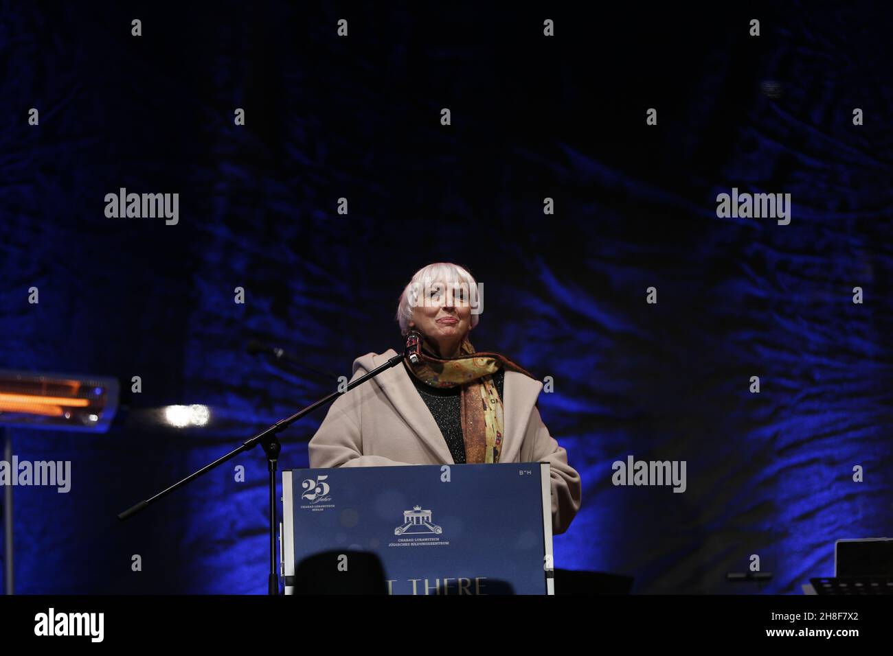 Berlin, Deutschland. 28th. November 2021. Berlin: Claudia Roth, Alliance 90/Greens on Stage (Foto: Simone Kuhlmey/Pacific Press) Quelle: Pacific Press Media Production Corp./Alamy Live News Stockfoto