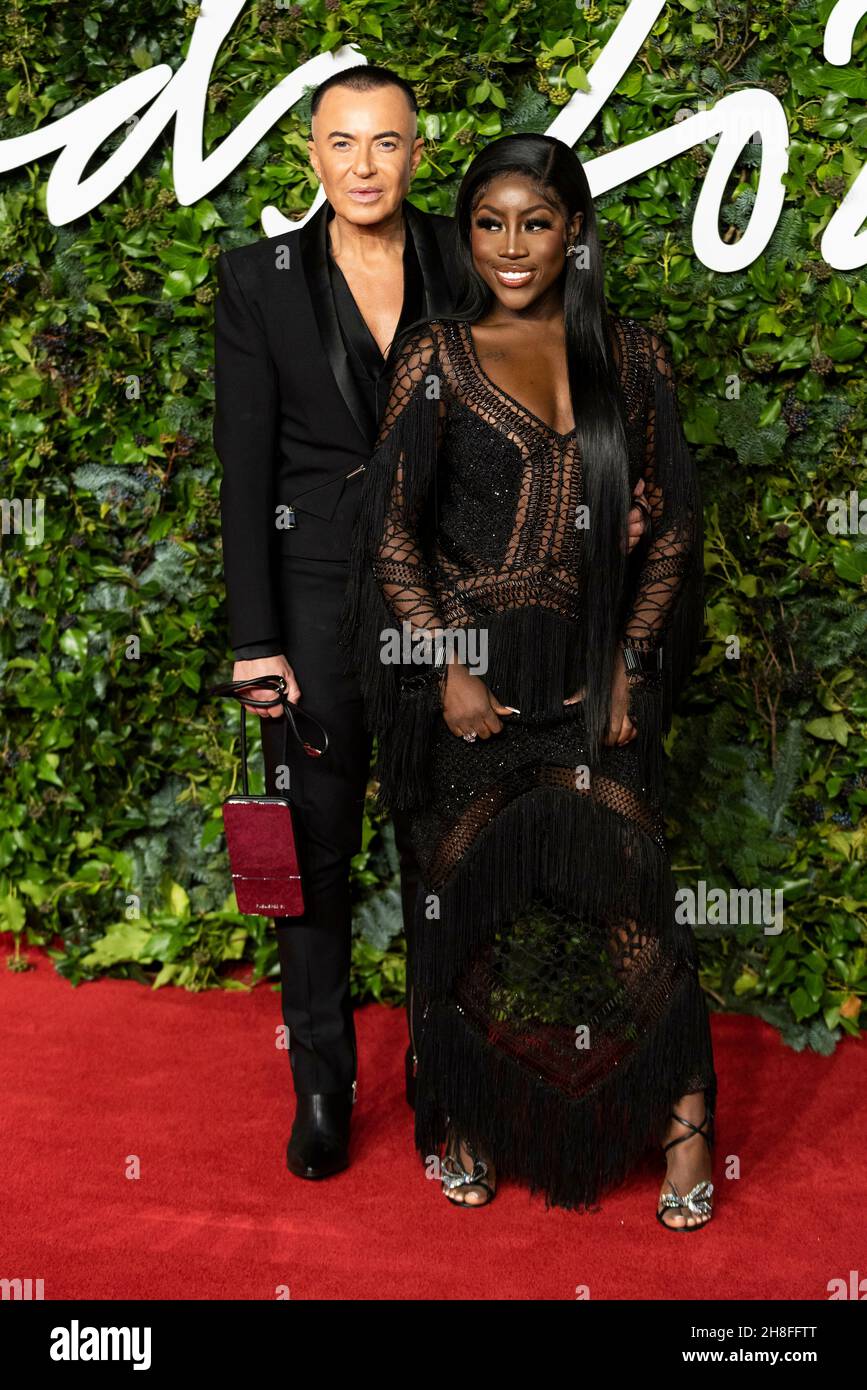 Julien Macdonald und Bree Runway nehmen an den Fashion Awards 2021 in der Royal Albert Hall Teil. London, Großbritannien. 29/11/2021 Stockfoto