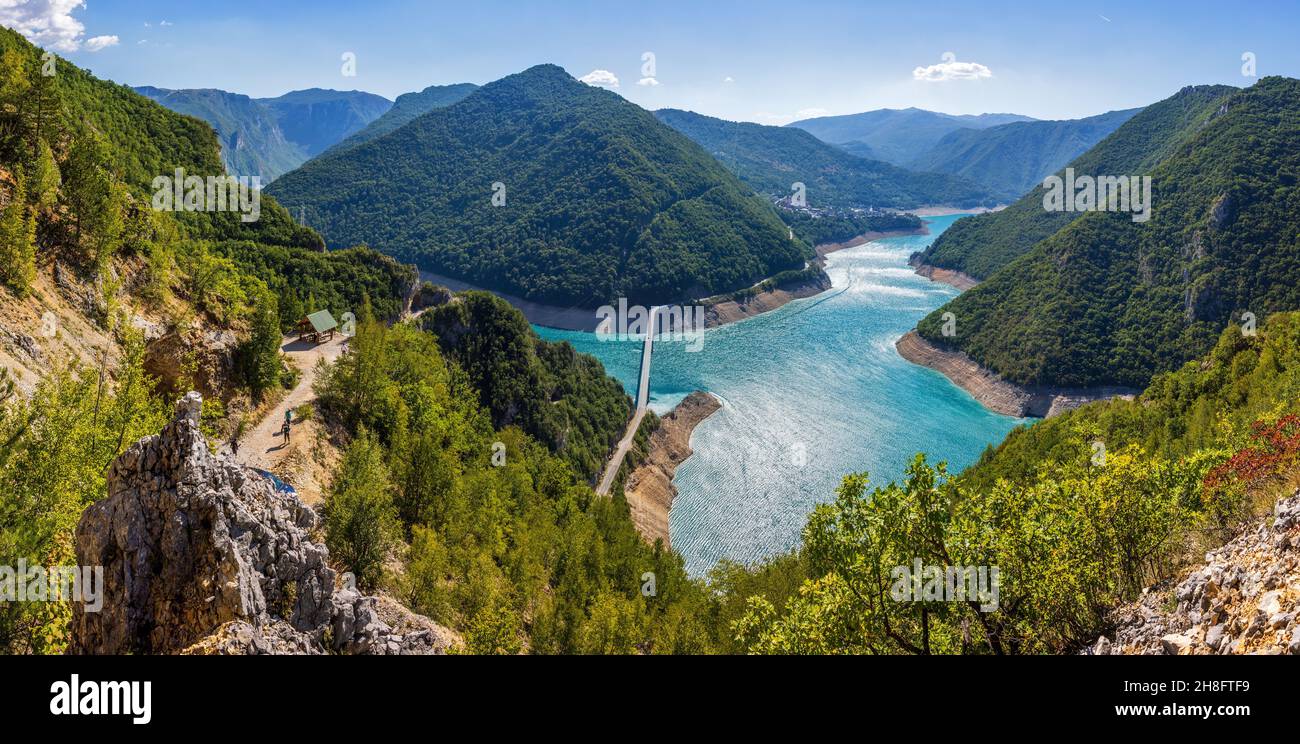 Der Piva-See ist ein künstlicher See in der Gemeinde Pluzine, im Nordwesten Montenegros Stockfoto