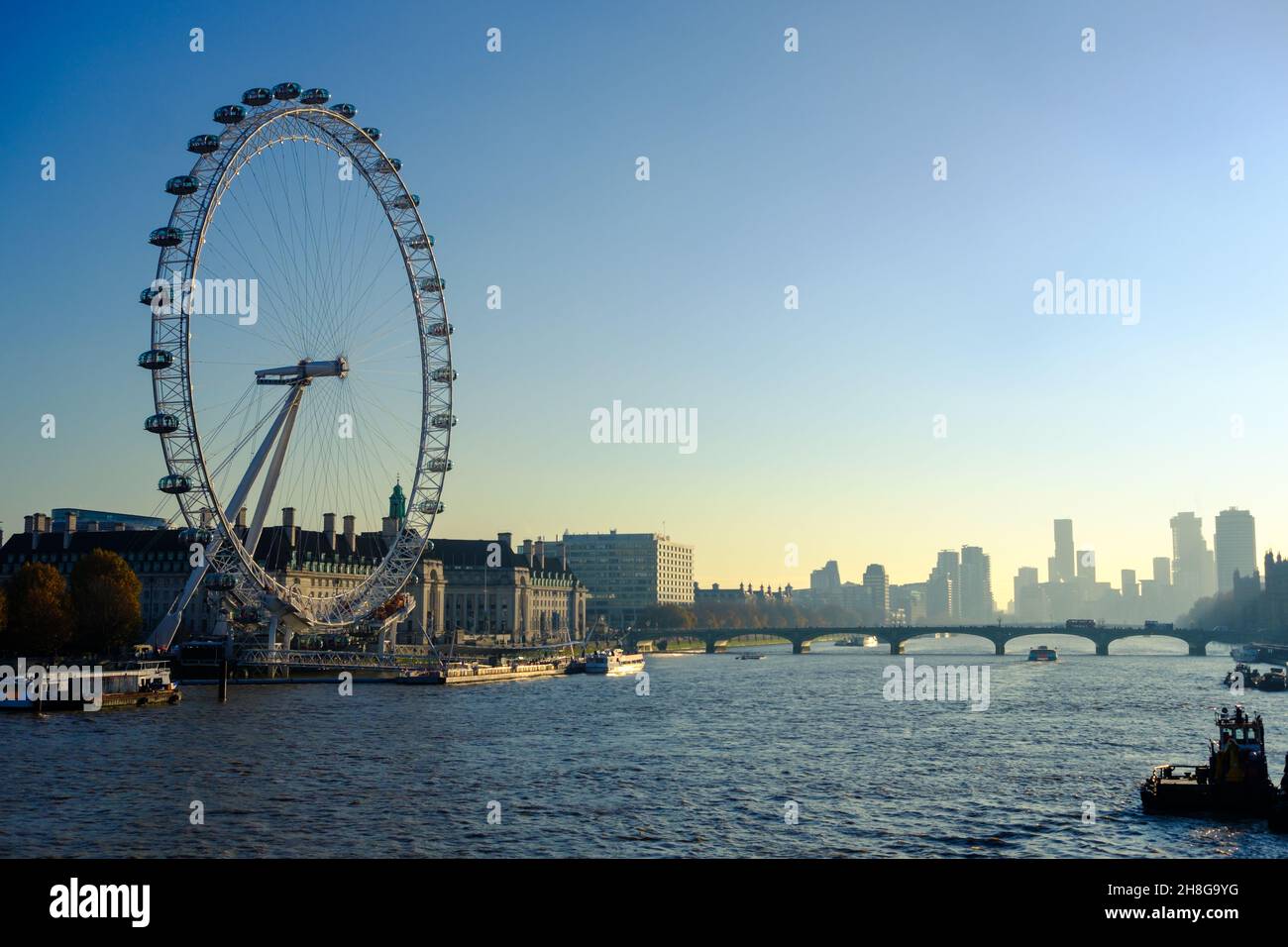 Das London Eye an der Themse Stockfoto