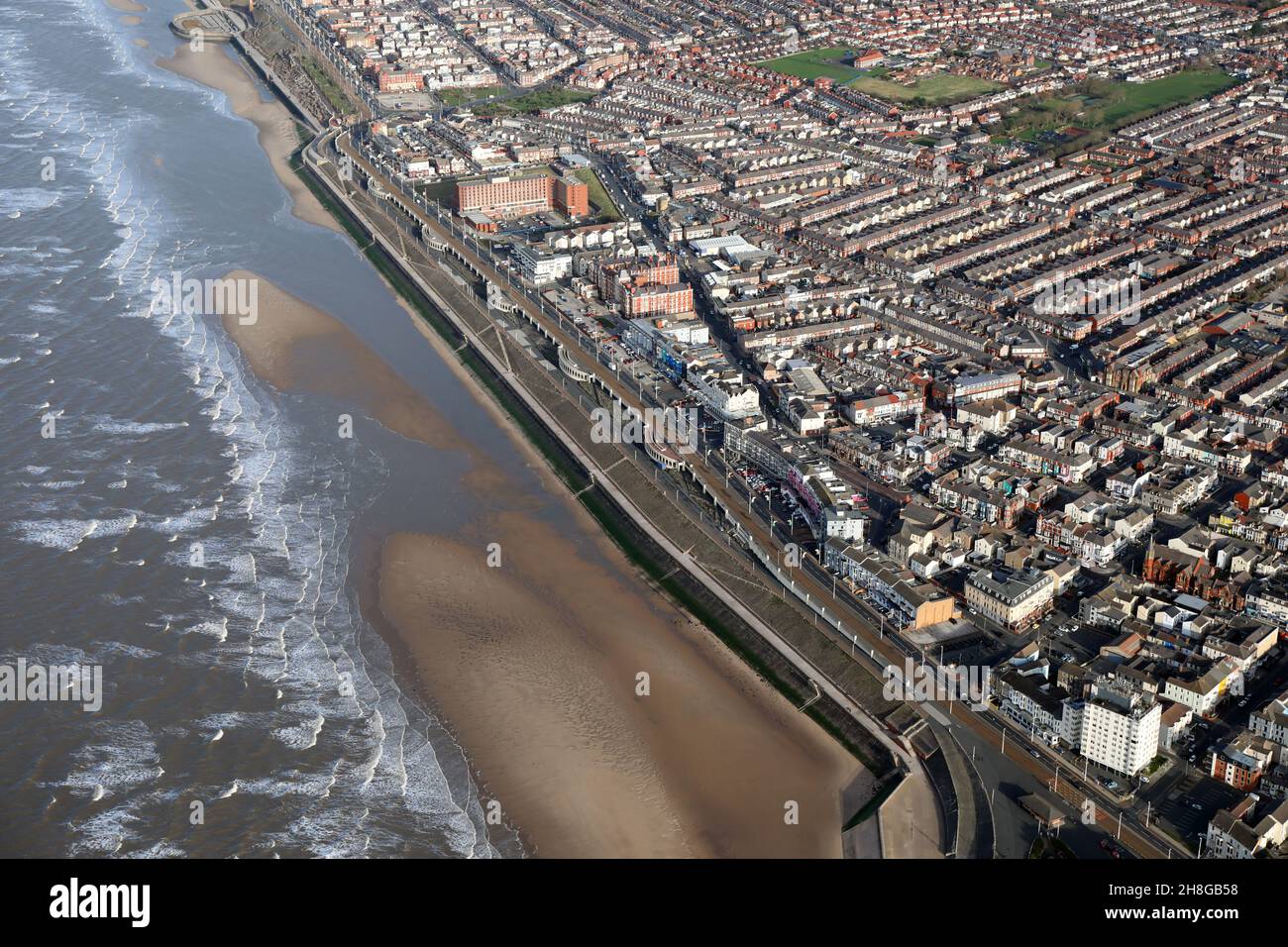Luftaufnahme der Strandpromenade in Blackpool vom North Pier nach Norden Stockfoto
