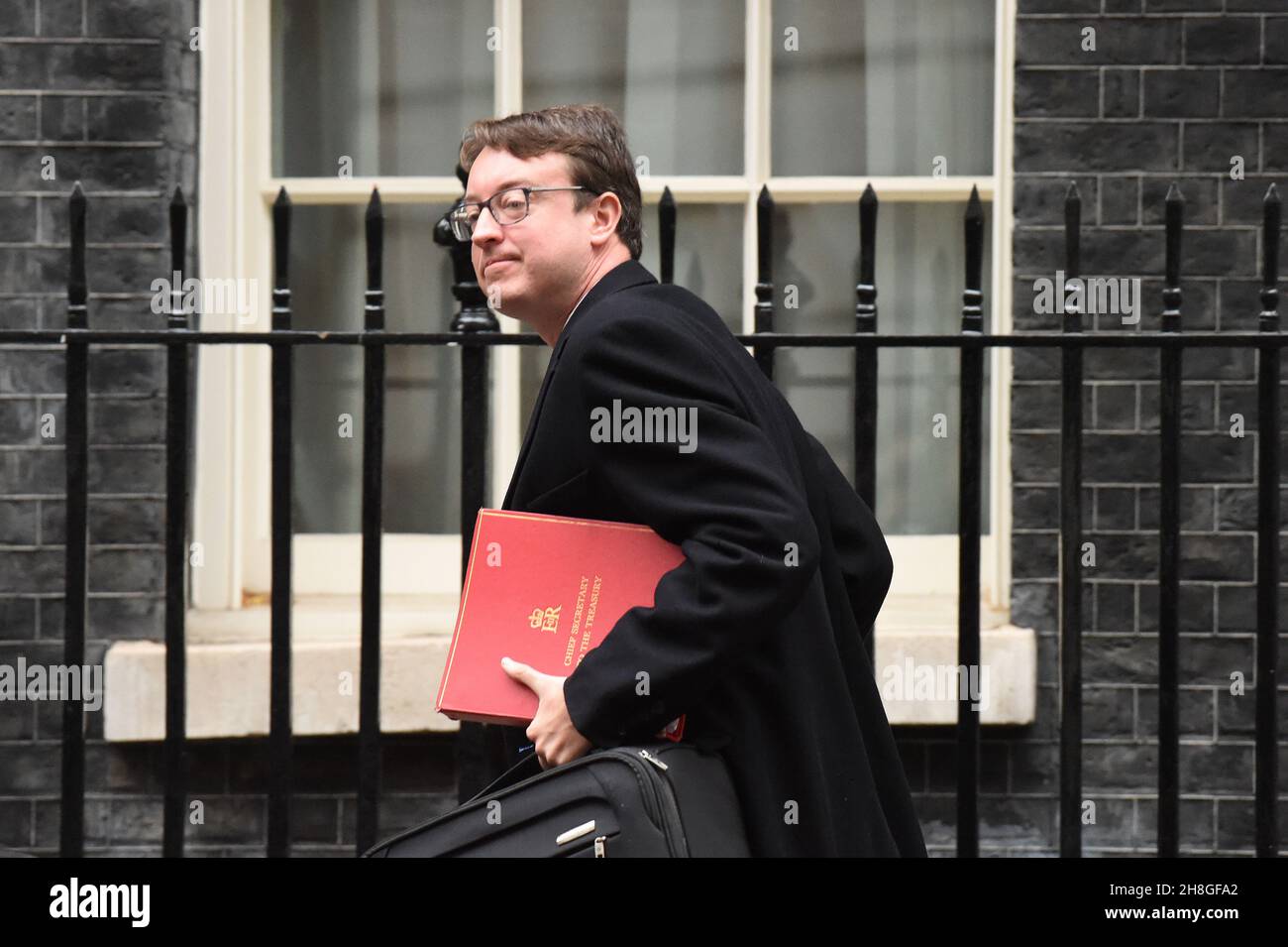 Westminster London, Großbritannien. 30th. November 2021. Simon Clarke, Chief Secretary of the Treasury of the United Kingdom, nimmt an einer Kabinettssitzung in der Downing Street Nr. 10 Teil. Quelle: MARTIN DALTON/Alamy Live News Stockfoto