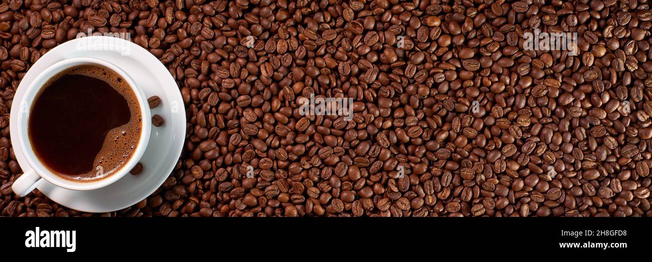 Tasse Kaffee Kaffeebohnen Hintergrund Stockfoto