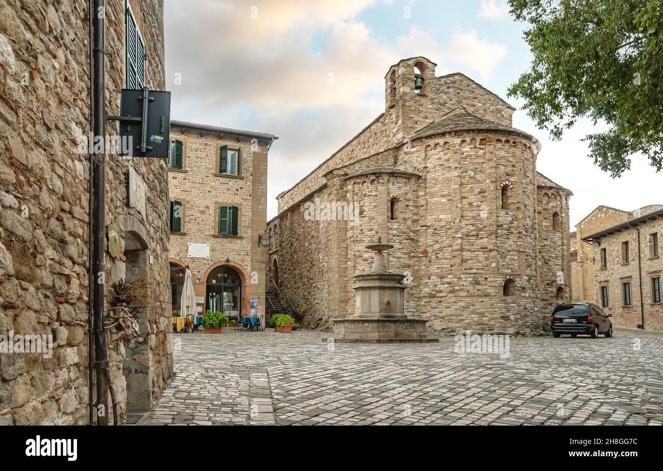 Pieve di Santa Maria Assunta im Dorf San Leo, Emilia-Romagna, Italien Stockfoto
