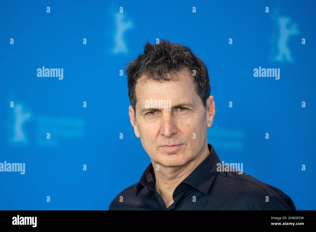 BERLIN, DEUTSCHLAND-Februar 10: Yuval Adler posiert bei der Fotoschau „The operative“ (die Agentin) während der Berlinale 69th Stockfoto
