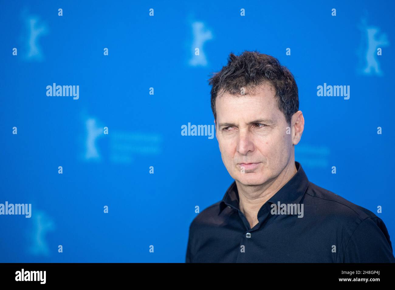 BERLIN, DEUTSCHLAND-Februar 10: Yuval Adler posiert bei der Fotoschau „The operative“ (die Agentin) während der Berlinale 69th Stockfoto