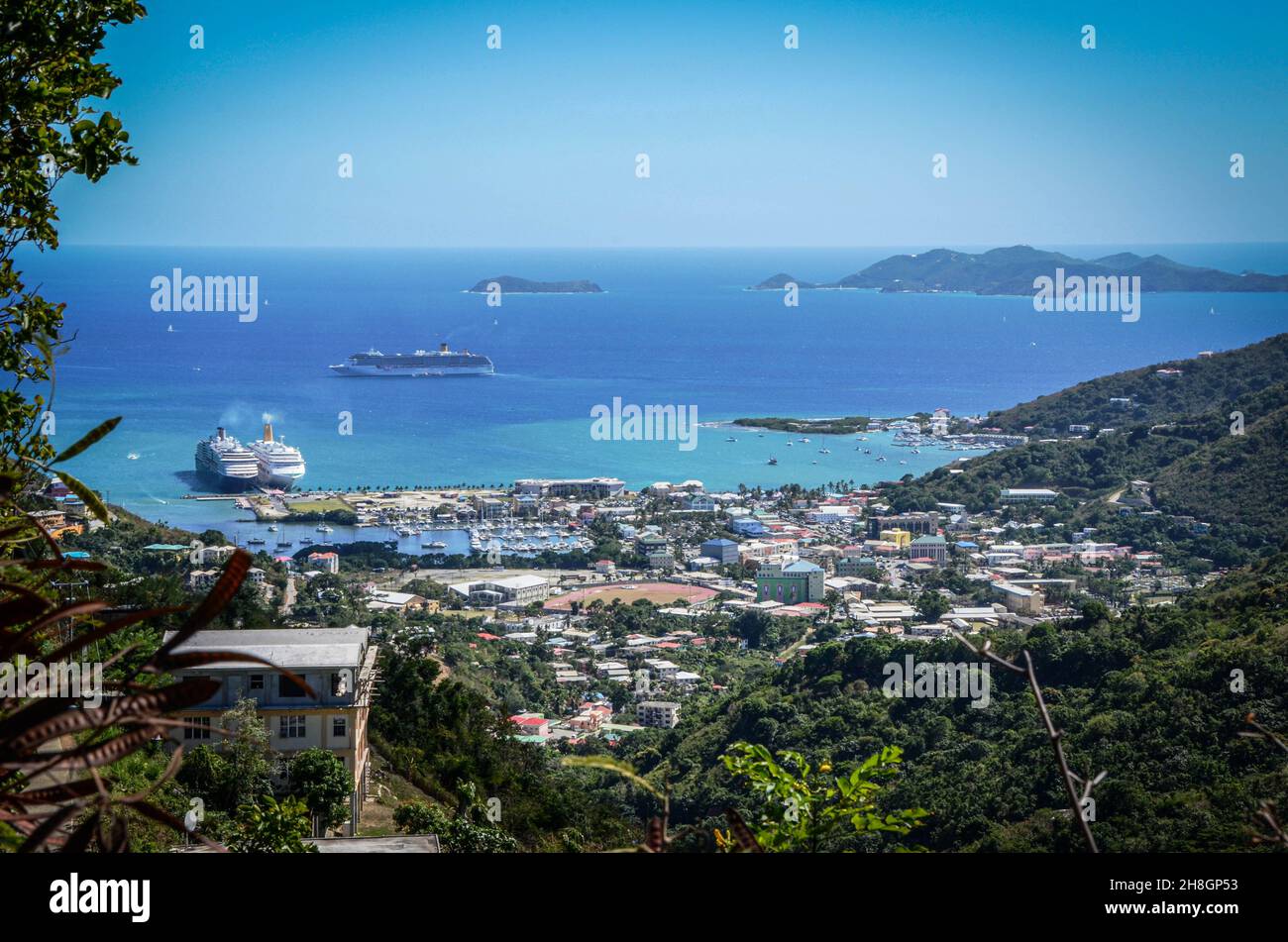 Blick hinunter in die Tortola Bay auf den Britischen Jungferninseln in der Karibik. Stockfoto
