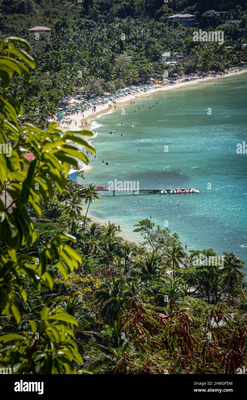 Blick hinunter in die Tortola Bay auf den Britischen Jungferninseln in der Karibik. Stockfoto