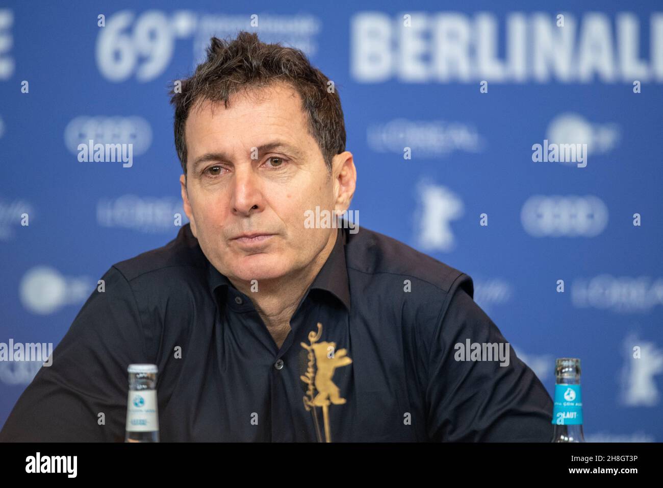 BERLIN, DEUTSCHLAND-Februar 10: Yuval Adler ist auf der Pressekonferenz der „The operative“ (die Agentin) während der Berlinale 69th zu sehen Stockfoto