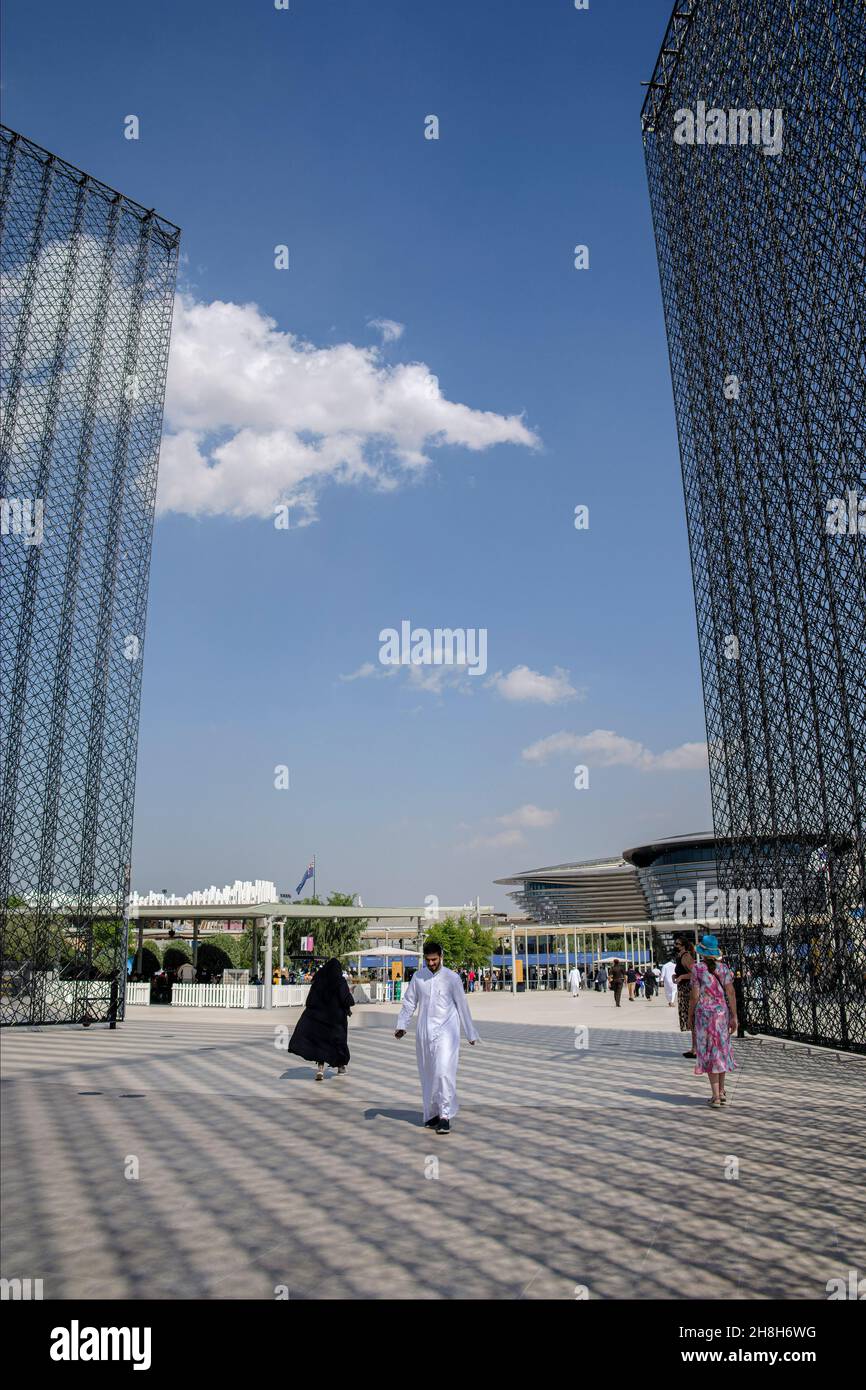 Eines der Carbon-Eingangsportale auf der Expo 2020 in Dubai Stockfoto