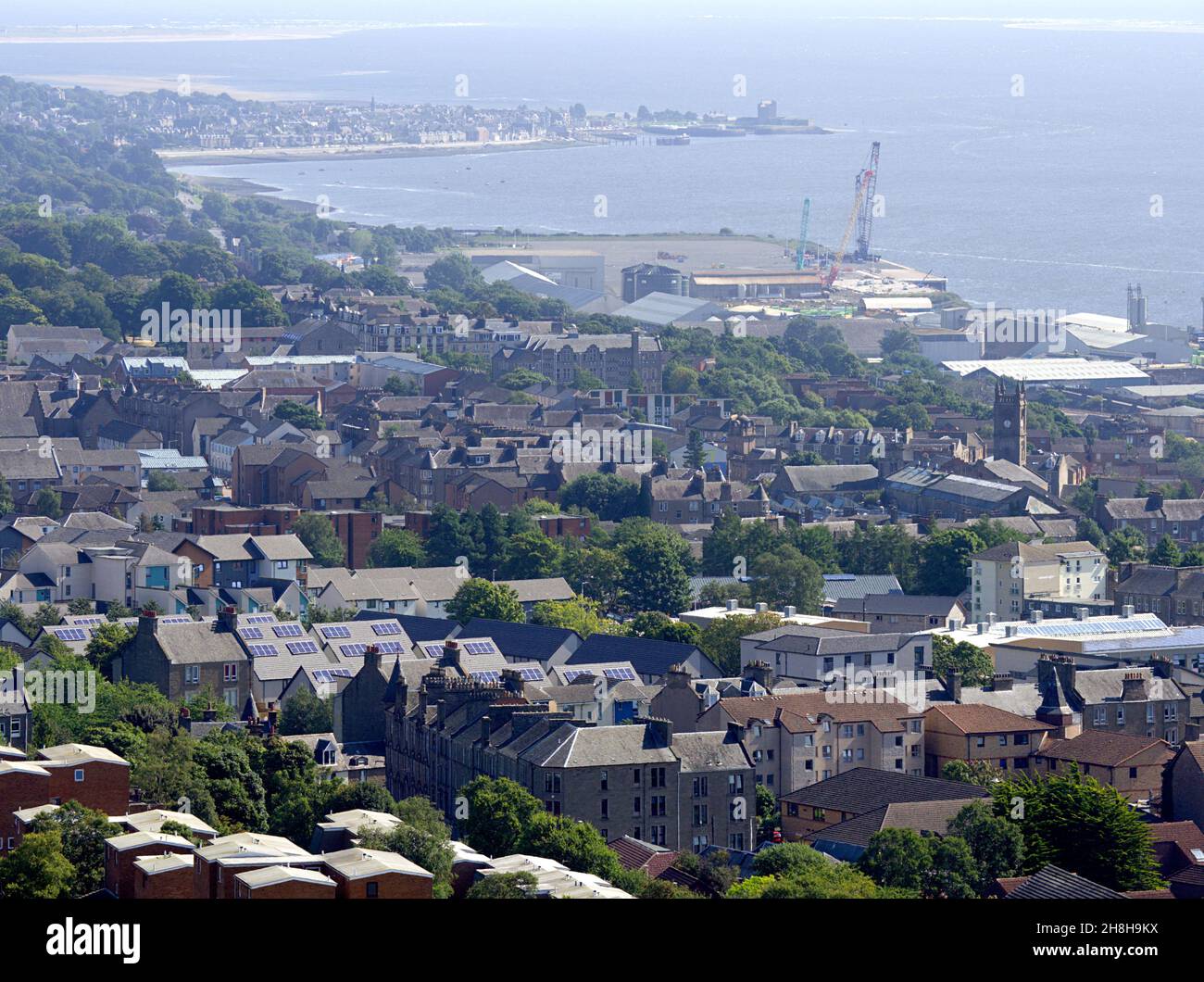 Ansichten der schottischen Stadt Dundee von Dundee Law im August 2021 Stockfoto