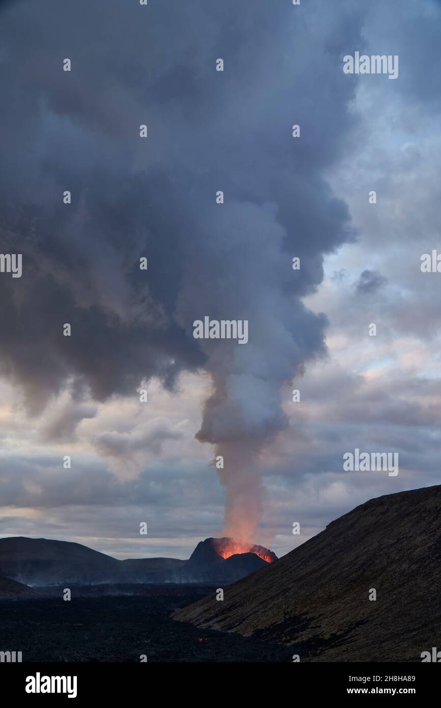 Der Fagradalsfjall-Vulkan im Süden Islands im Frühjahr 2021, als der Ausbruch der aktivste, aber noch zugänglichste war Stockfoto