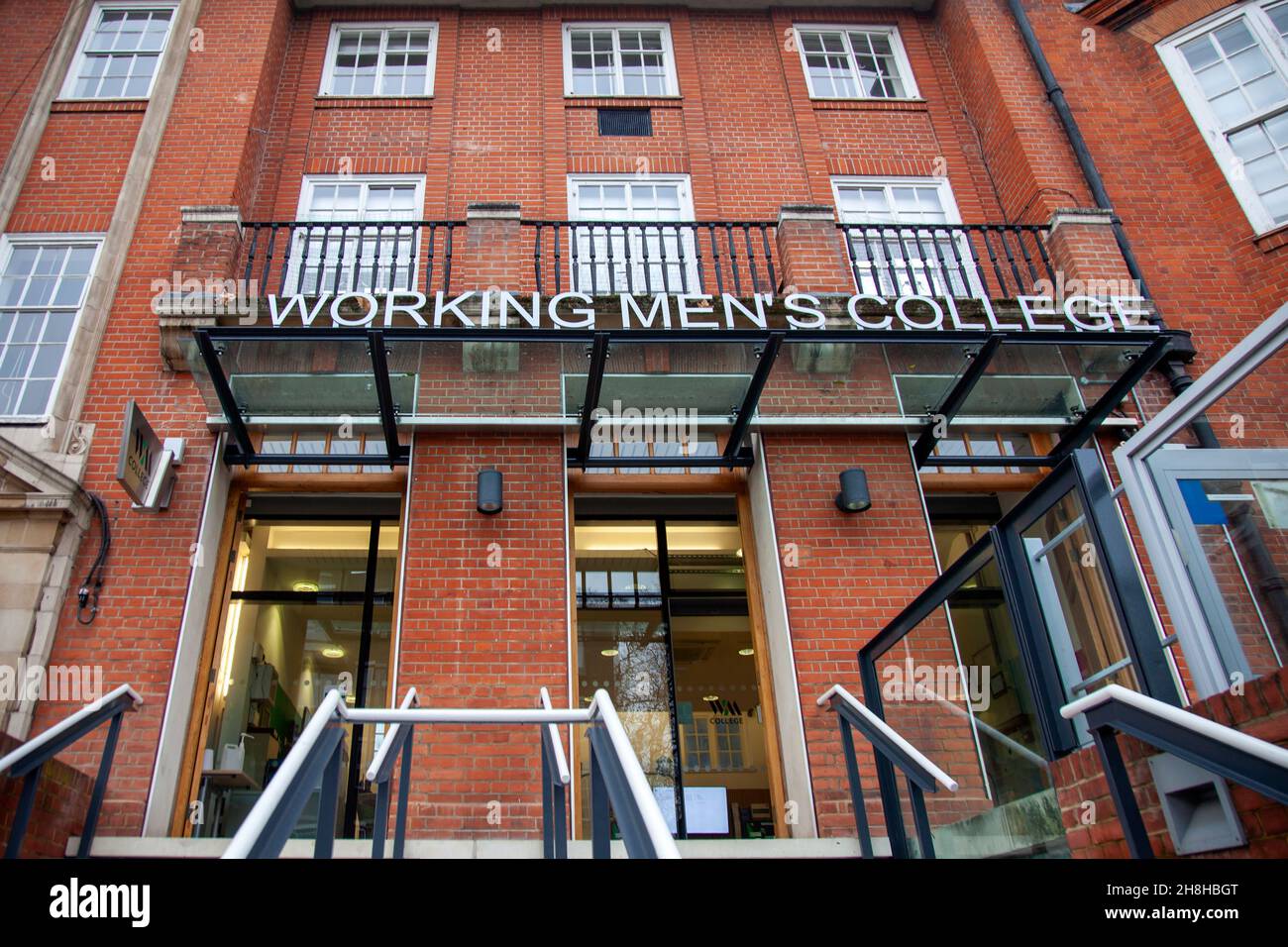 Working Men's Collage auf der Crowndale Rd in Mornington Crescent, Lonodn, Großbritannien Stockfoto