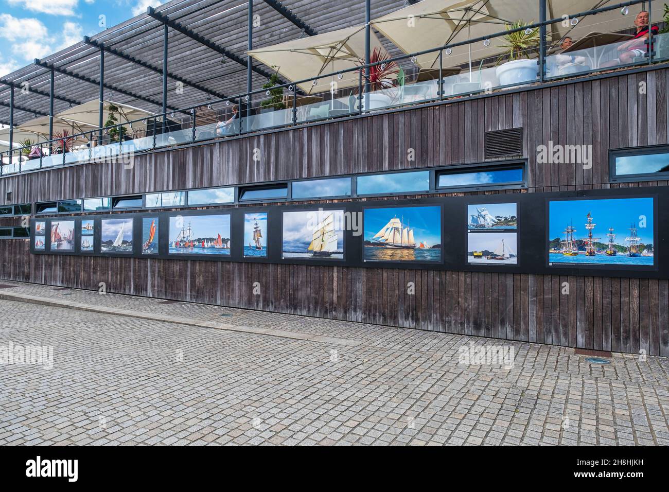 Frankreich, Morbihan, Golf von Morbihan, Vannes, Stadt der Kunst und Geschichte, Fotoausstellung im Hafen von Vannes Stockfoto