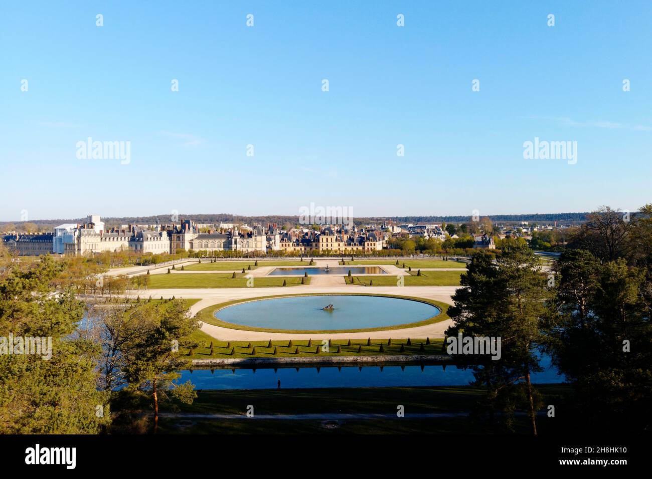 Frankreich, seine et Marne, Fontainebleau, Park und Chateau Royal de Fontainebleau, die von der UNESCO zum Weltkulturerbe erklärt wurden, der Wasserkreis (Rond d'Eau), Tibre-Statue (Luftaufnahme) Stockfoto