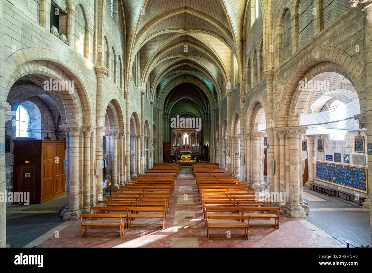 Frankreich, Essonne, Longpont sur Orge, die Basilika Notre Dame de Bonne Garde, Bühne auf den Pfaden von Saint Jacques de Compostelle Stockfoto