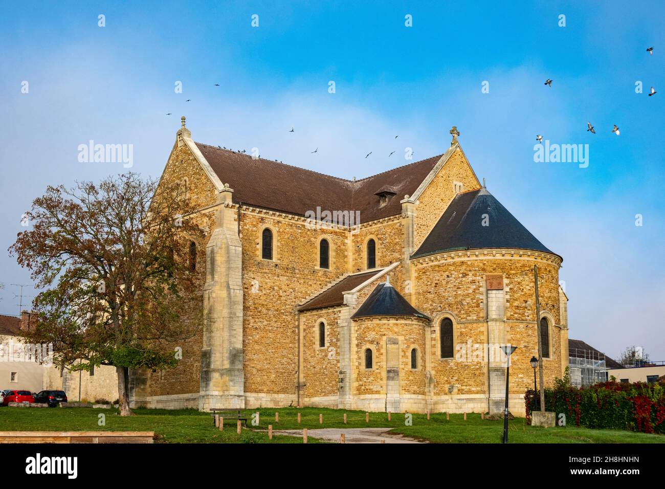 Frankreich, Essonne, Longpont sur Orge, die Basilika Notre Dame de Bonne Garde, Bühne auf den Pfaden von Saint Jacques de Compostelle Stockfoto