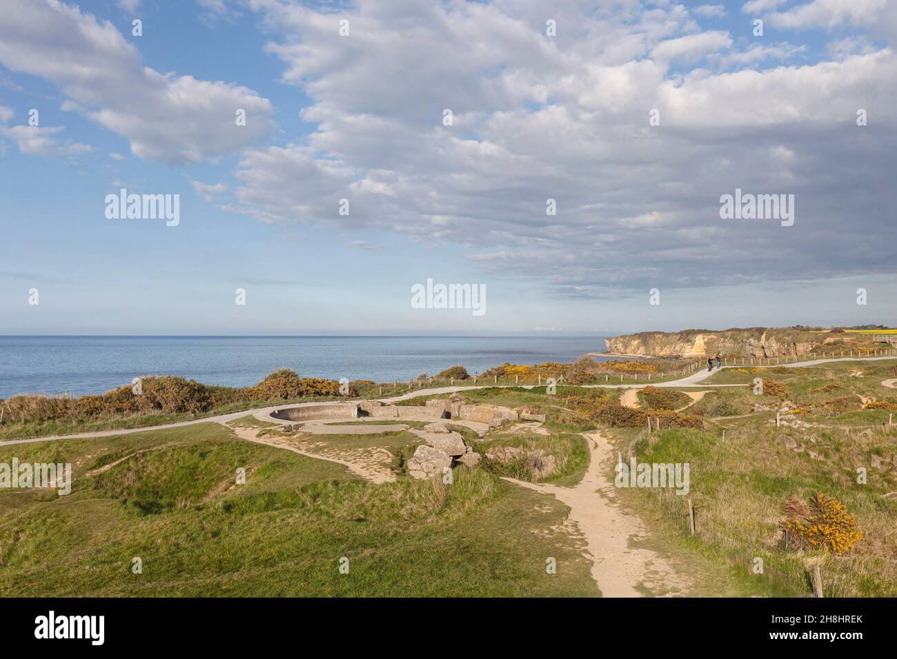 Frankreich, Calvados (14), Cricqueville-en-Bessin, Pointe du Hoc, Bombenlöcher und Blockhaus aus den alliierten Landungen in der Normandie im Juni 1944 Stockfoto