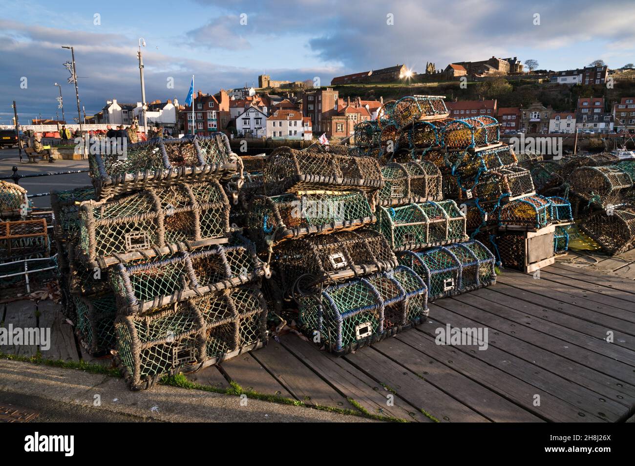 Hummertöpfe am Kai von Whitby Harbour, Nortrh Yorkshire, Großbritannien. Stockfoto