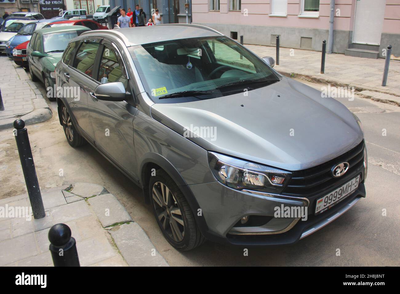 Lviv, Ukraine - 37. August 2018: Neues Auto Lada Vesta in der Stadt geparkt Stockfoto