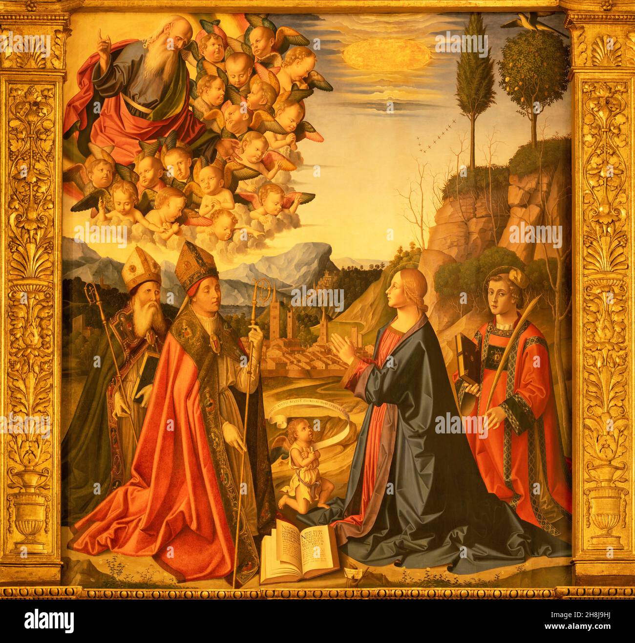 Forlí, ITALIEN - 11. NOVEMBER 2021: Das Renaissance-Paiting der Unbefleckten Empfängnis und der Heiligen in der Kirche Basilica San Mercuriale. Stockfoto