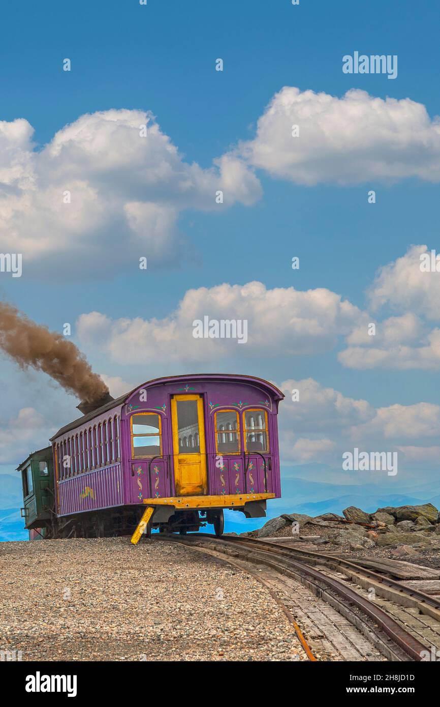 Die Zahnradbahn auf den Mount Washington ist eine der steilsten Eisenbahnen und die erste (1869) Bergsteigerbahn überhaupt. Es verbraucht 1000 Kilo c Stockfoto