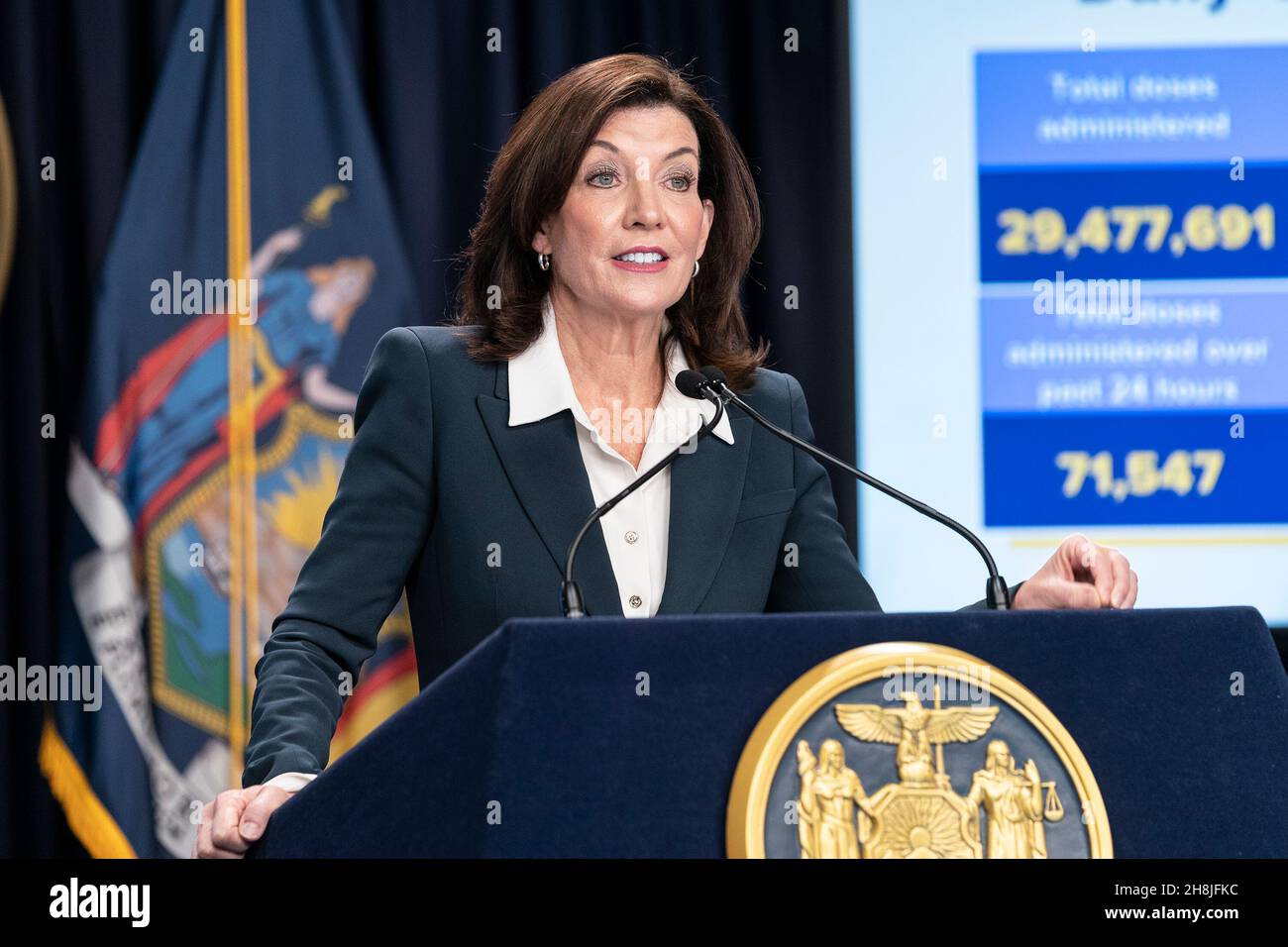 New York, Usa. 29th. November 2021. New York State Governor Kathy Hochul COVID-19 Pressekonferenz zur Behandlung steigender Fälle im Bundesstaat und der neuen Variante Omicron im Büro in NYC (Foto: Lev Radin/Pacific Press) Quelle: Pacific Press Media Production Corp./Alamy Live News Stockfoto