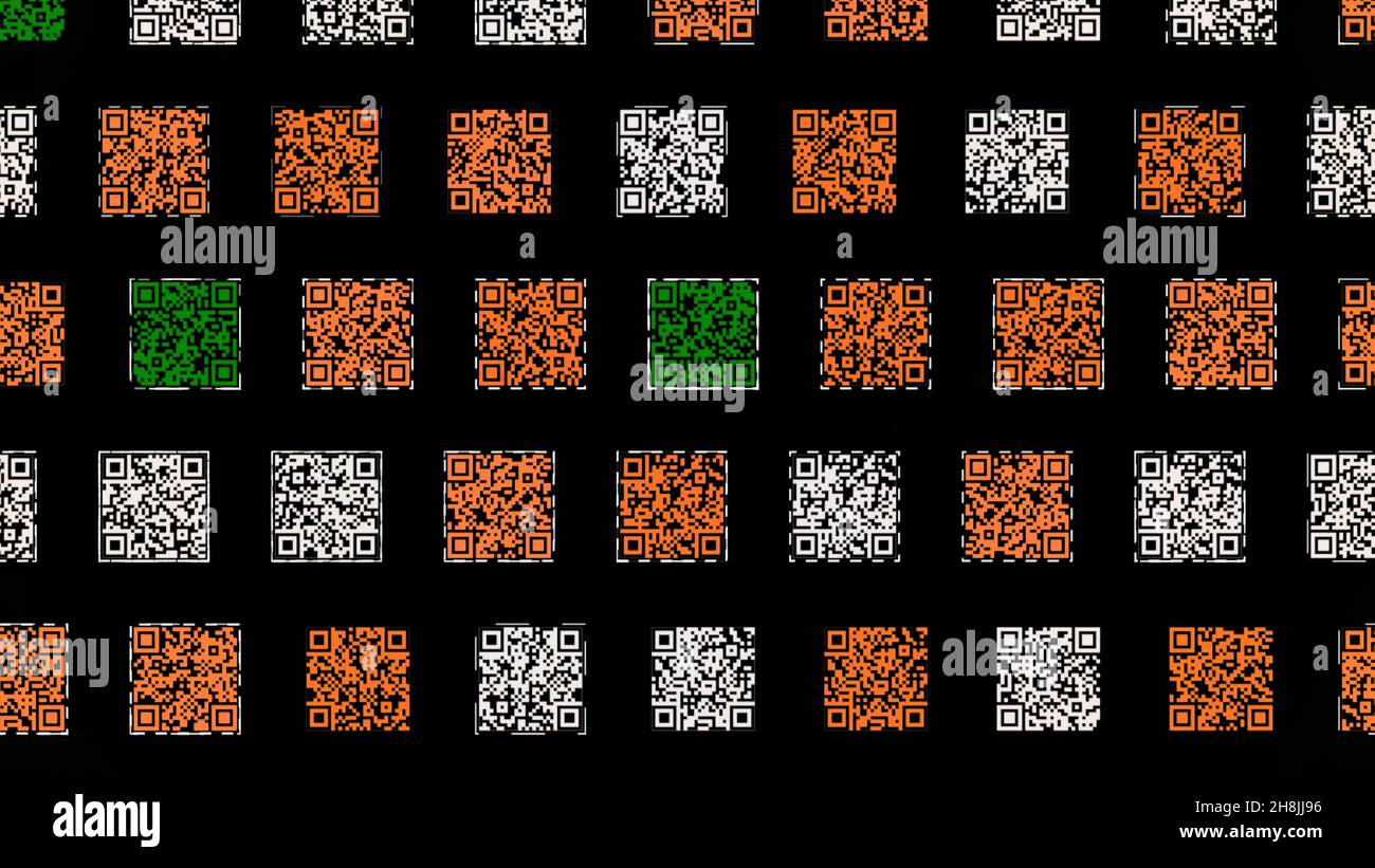 Bunte QR-Codes auf schwarzem Hintergrund. Animation. Codezeilen bewegen sich wie eine Schlange. Viele QR-Codes werden durch Zeilen verschoben. Matrix-Barcodes mit Informationen Stockfoto