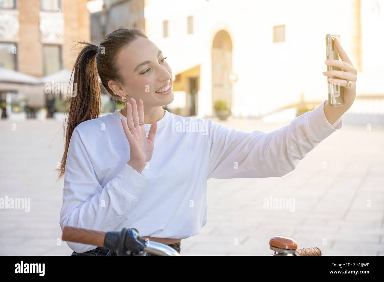 Frau sagt Auf Wiedersehen in einem Online-Dating Stockfoto