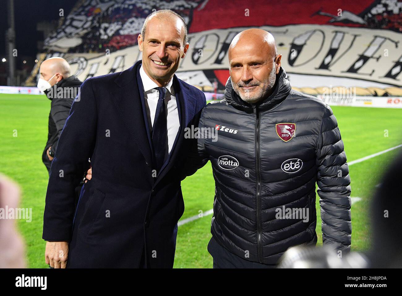 Arechi-Stadion, Salerno, Italien, 30. November 2021, Juventus' Cheftrainer Massimiliano Allegri und Salernitanas Cheftrainer Stefano Colantuono während des Spiels der US Salernitana gegen Juventus FC - italienische Fußballserie A Stockfoto