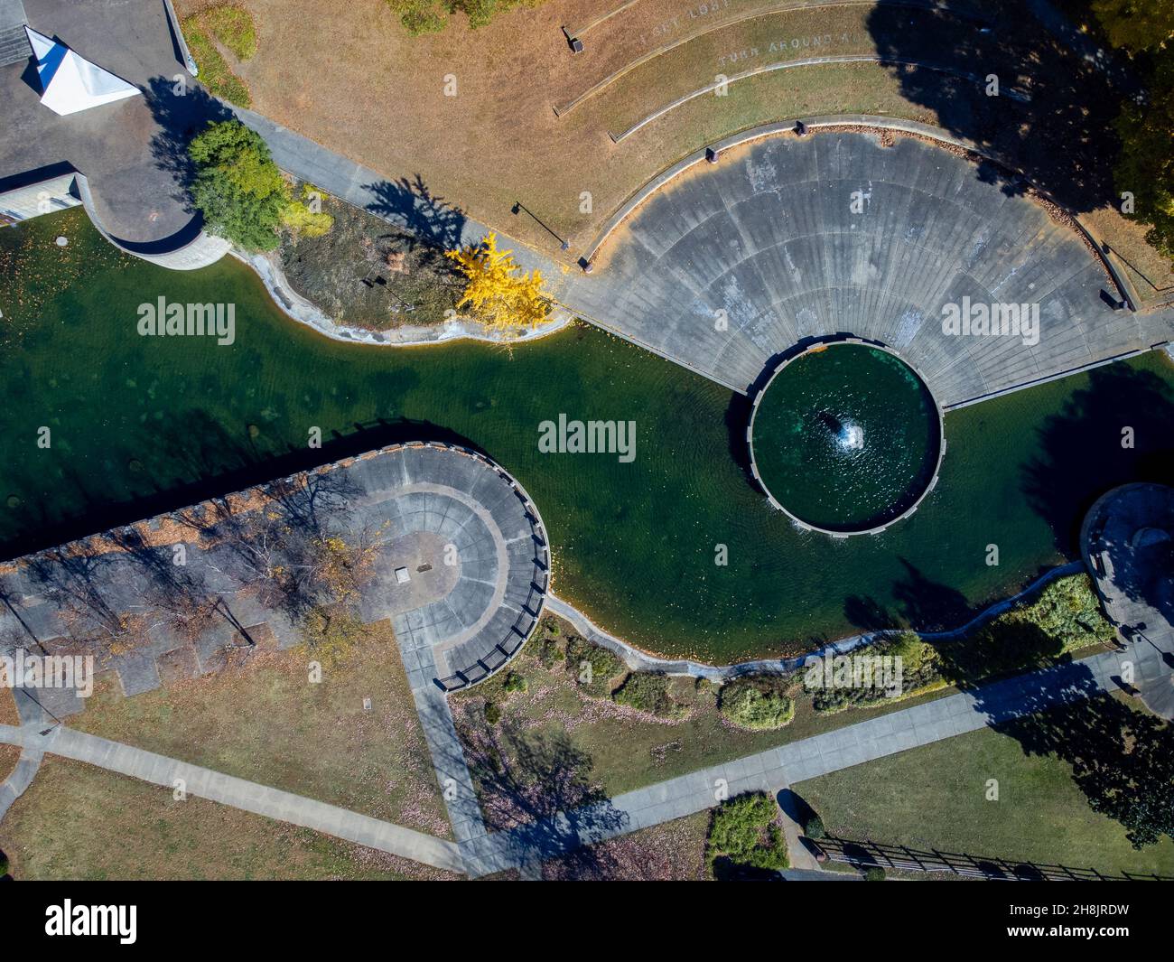 Luftaufnahme des Marshall Park Brunnens und Teiches in Charlotte, North Carolina, USA Stockfoto